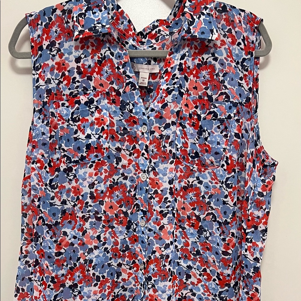 DB sleeveless top.